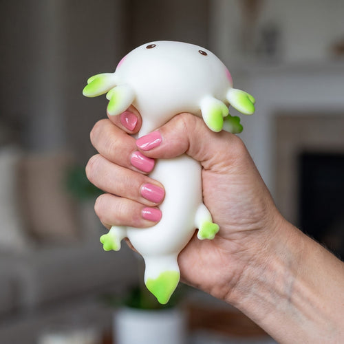 Squishy Axolotl Blanc & Vert pressé dans la main