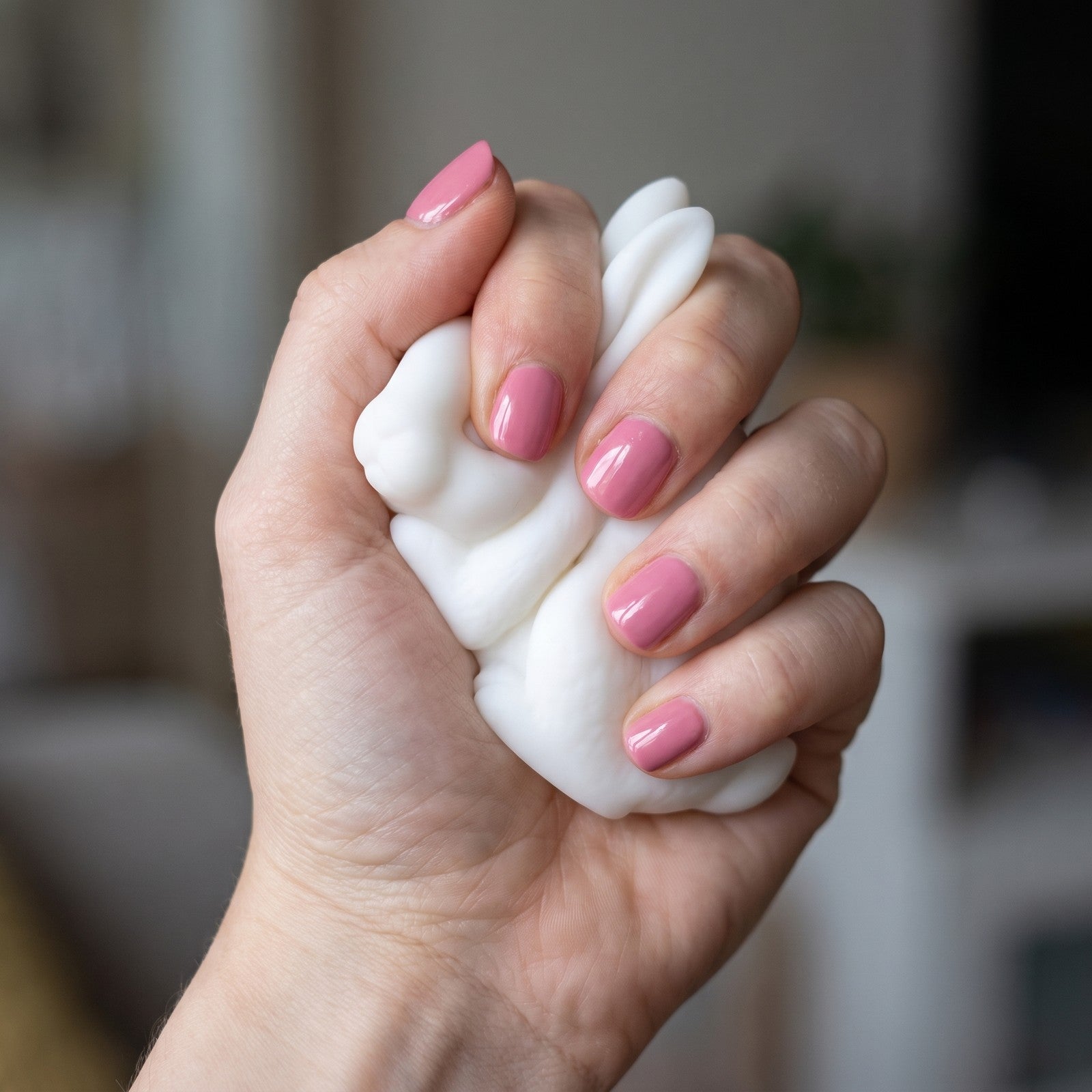 Squishy Lapin Blanc Kawaii pressé dans la main