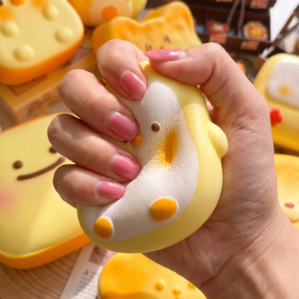 Squishy Pain Poussin Kawaii pressé dans la main